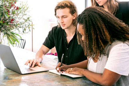 Can foreigners still teach English in China