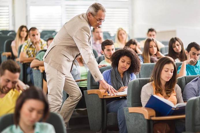Overseas Talents - Teachers who answer questions for students in class