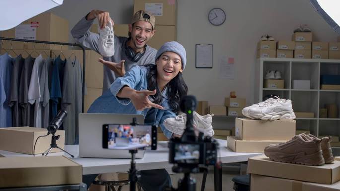 Cross border e-commerce Tiktok live broadcast e-commerce mode