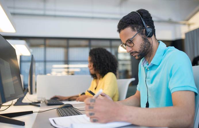 AI-driven recruitment: staff are connecting with customers on the phone