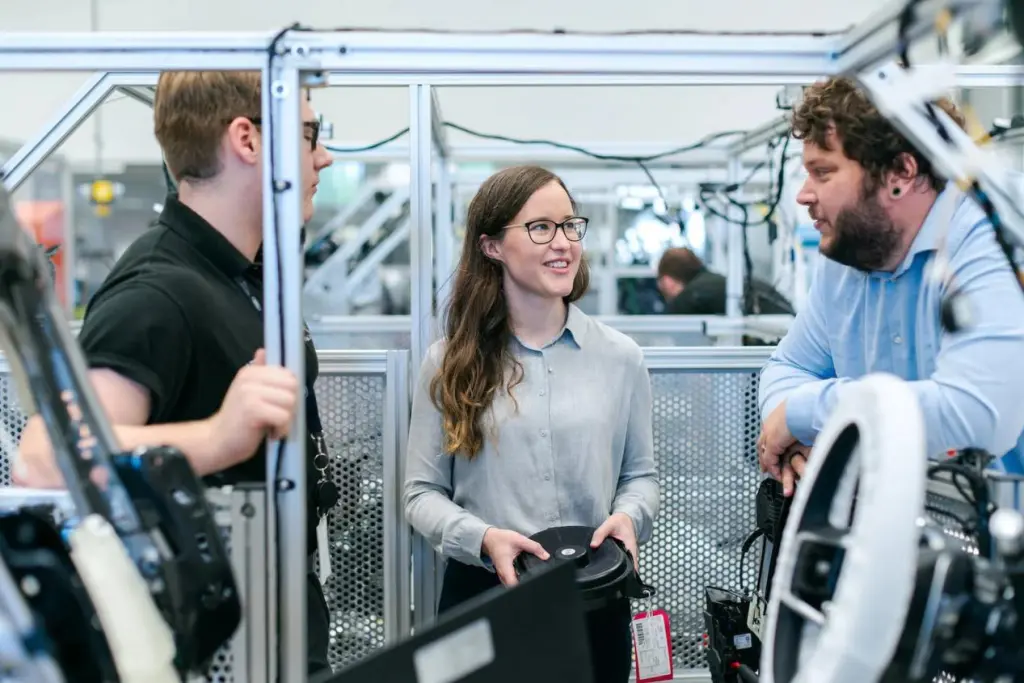 Global Career Development for Bilingual Talent: Joining Expanding Chinese Companies (English + Language & Multicultural Skills) 2 Global career development - New energy vehicle engineers are exchanging experiences