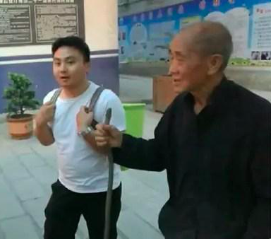 Amazing Grandpa Walks 60km To Deliver Food To Working Grandson 